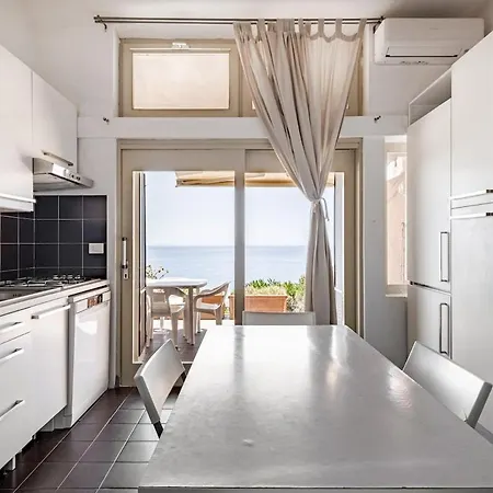 דירה Bright Little With A Sea View *